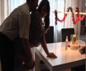 На кухонном столе трахнул свою горячую подружку